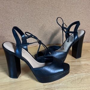 SAKS FIFTH AVENUE lace up heels size 9 black